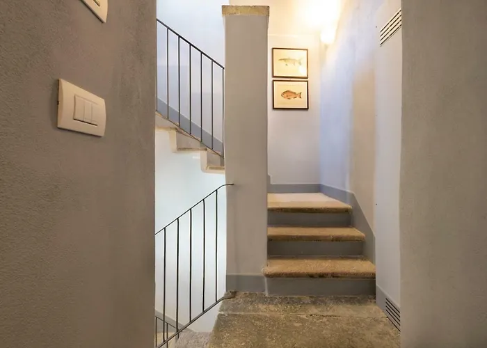 Isola Bella - Via Del Voltone *